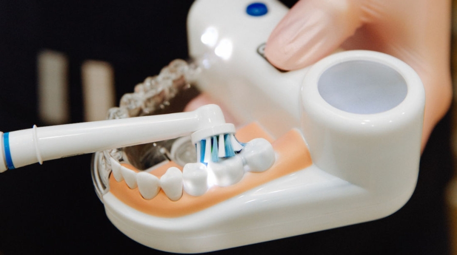 Igiene Dentale con Apparecchio Ortodontico: Il Vero Compromesso tra Impegno e Risultati